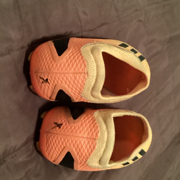 Cash and meet up only
adidas Orange and Black Athletic Shoes - Picture 2 of 3